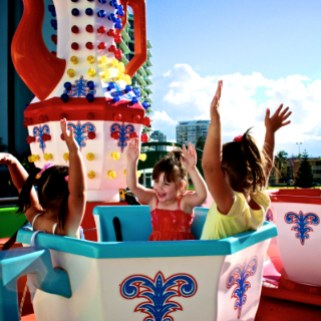 The Kids LOVE the Tea Cups Ride at The Wheel of Surfers Paradise